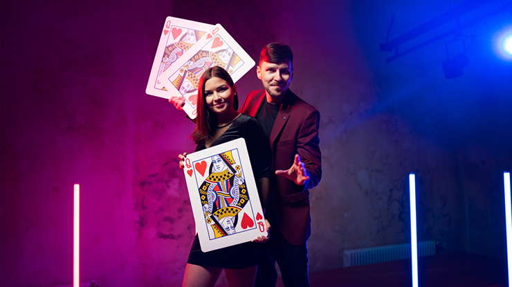 Lion Monte by Brother's Magic (card color and easel color may vary)